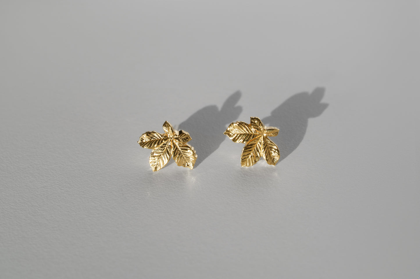 Earrings “Chestnut Leaf” (10 mm) light