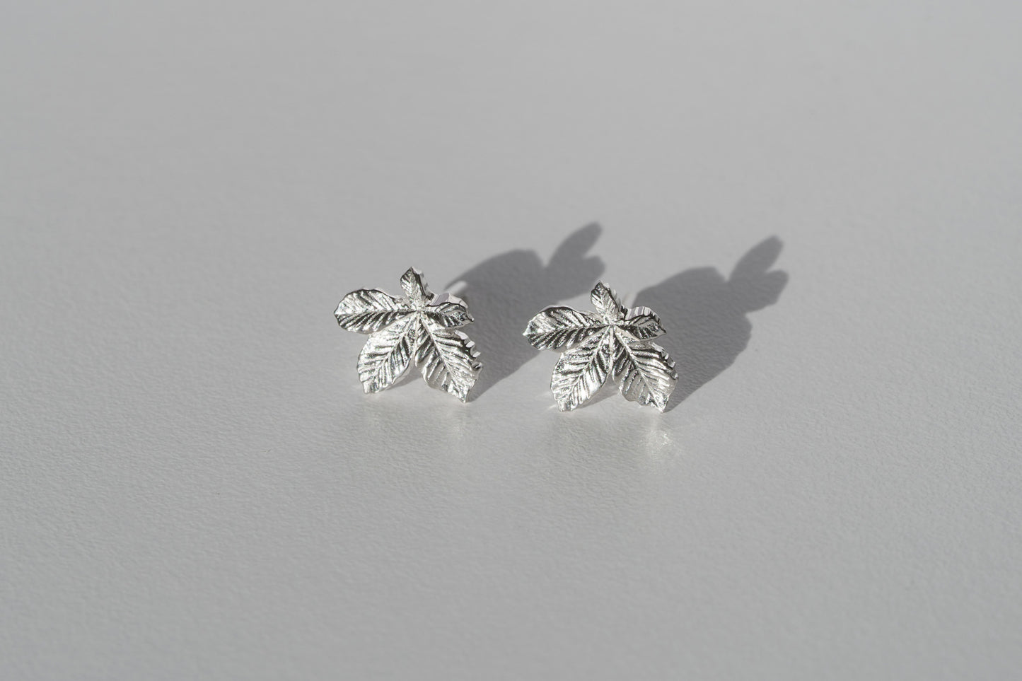 Earrings “Chestnut Leaf” (10 mm) light
