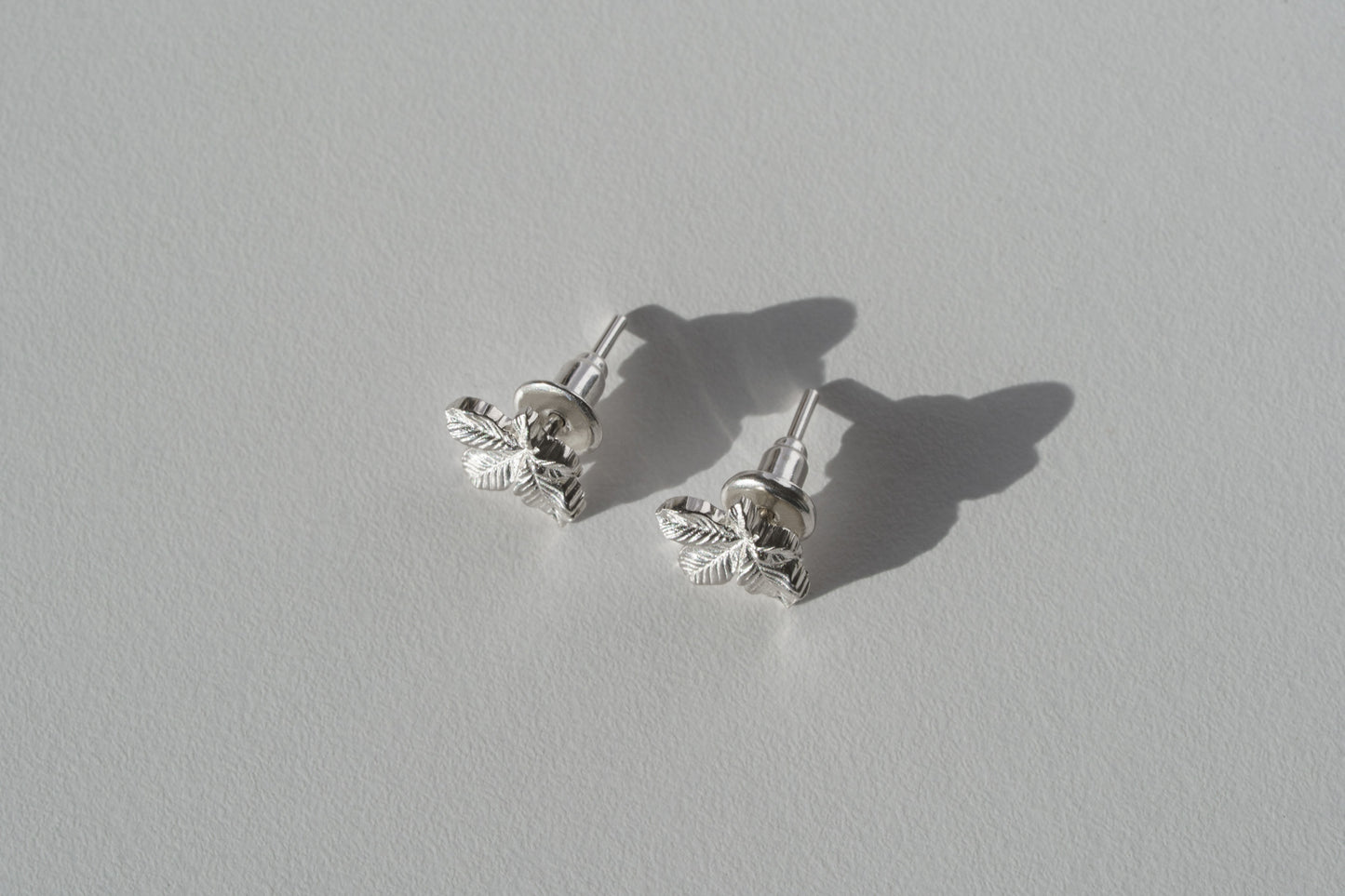 Earrings “Chestnut Leaf” (10 mm) light