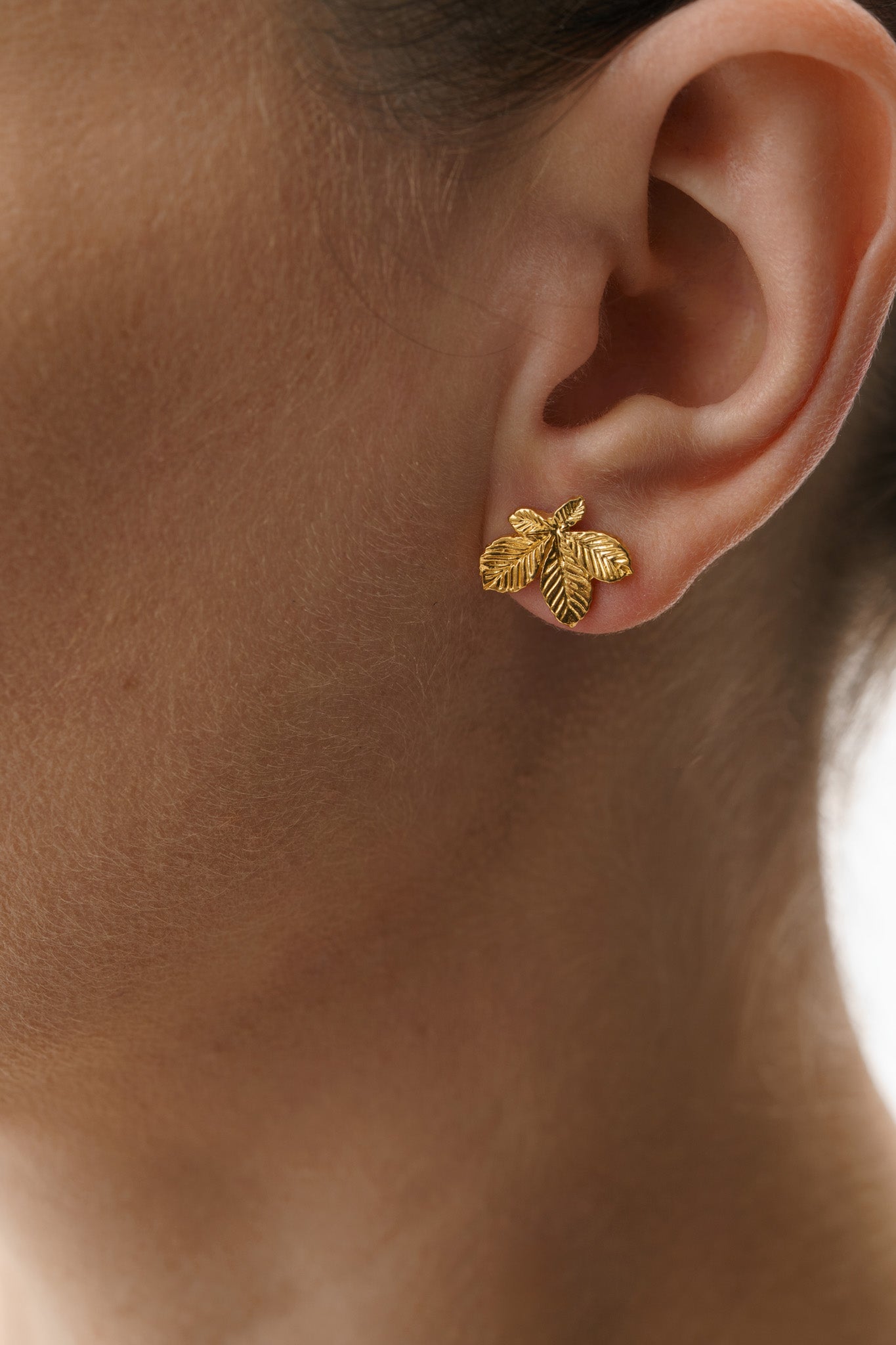 Earrings “Chestnut Leaf” (15 mm) light