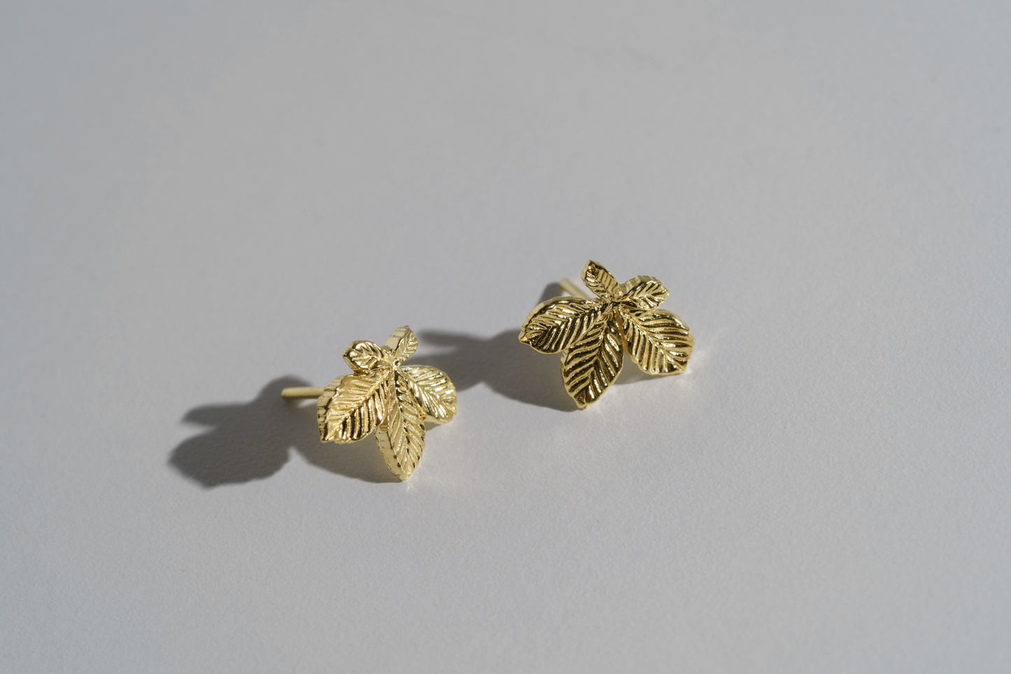 Earrings “Chestnut Leaf” (15 mm) light