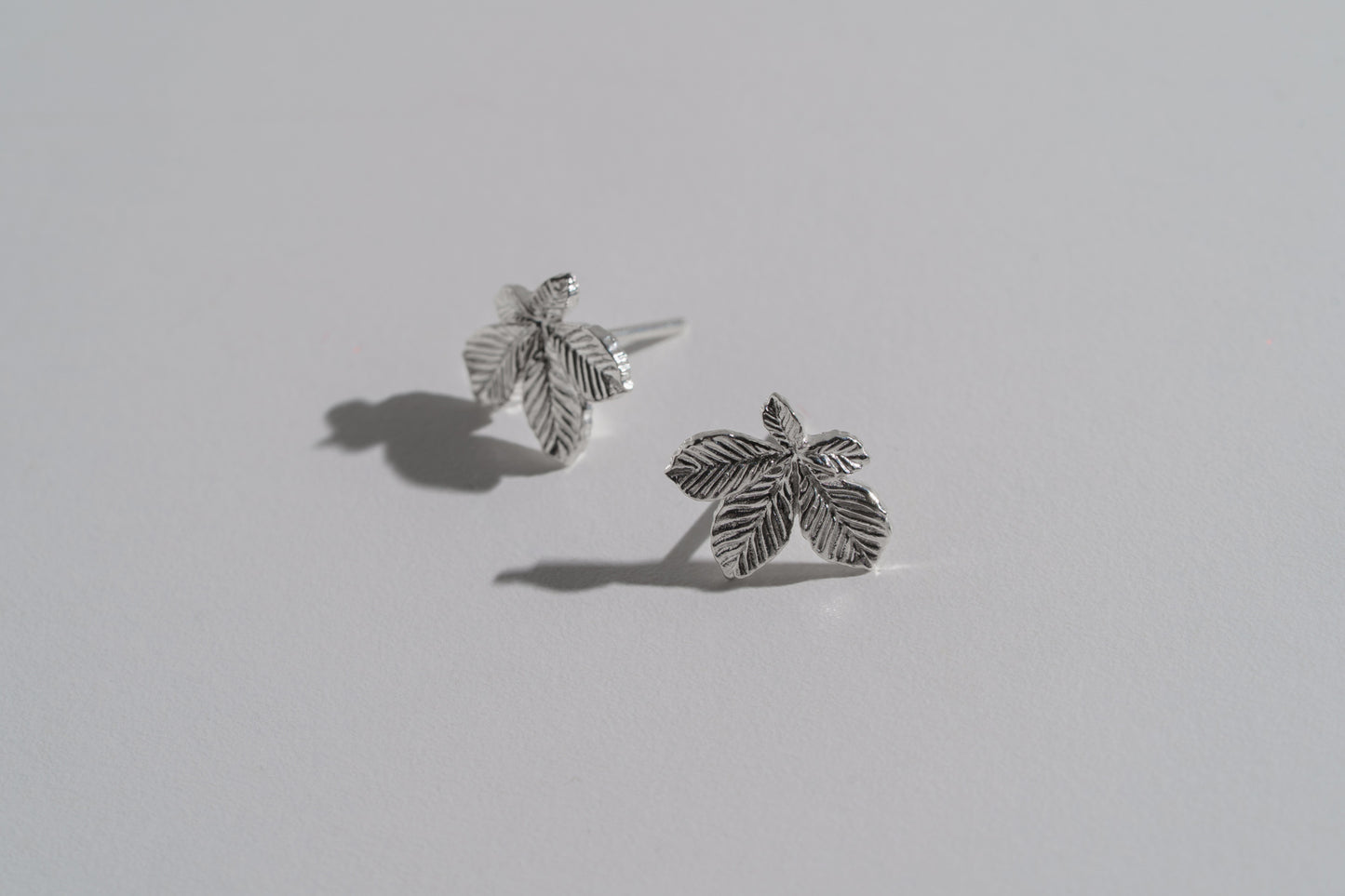 Earrings “Chestnut Leaf” (15 mm) light