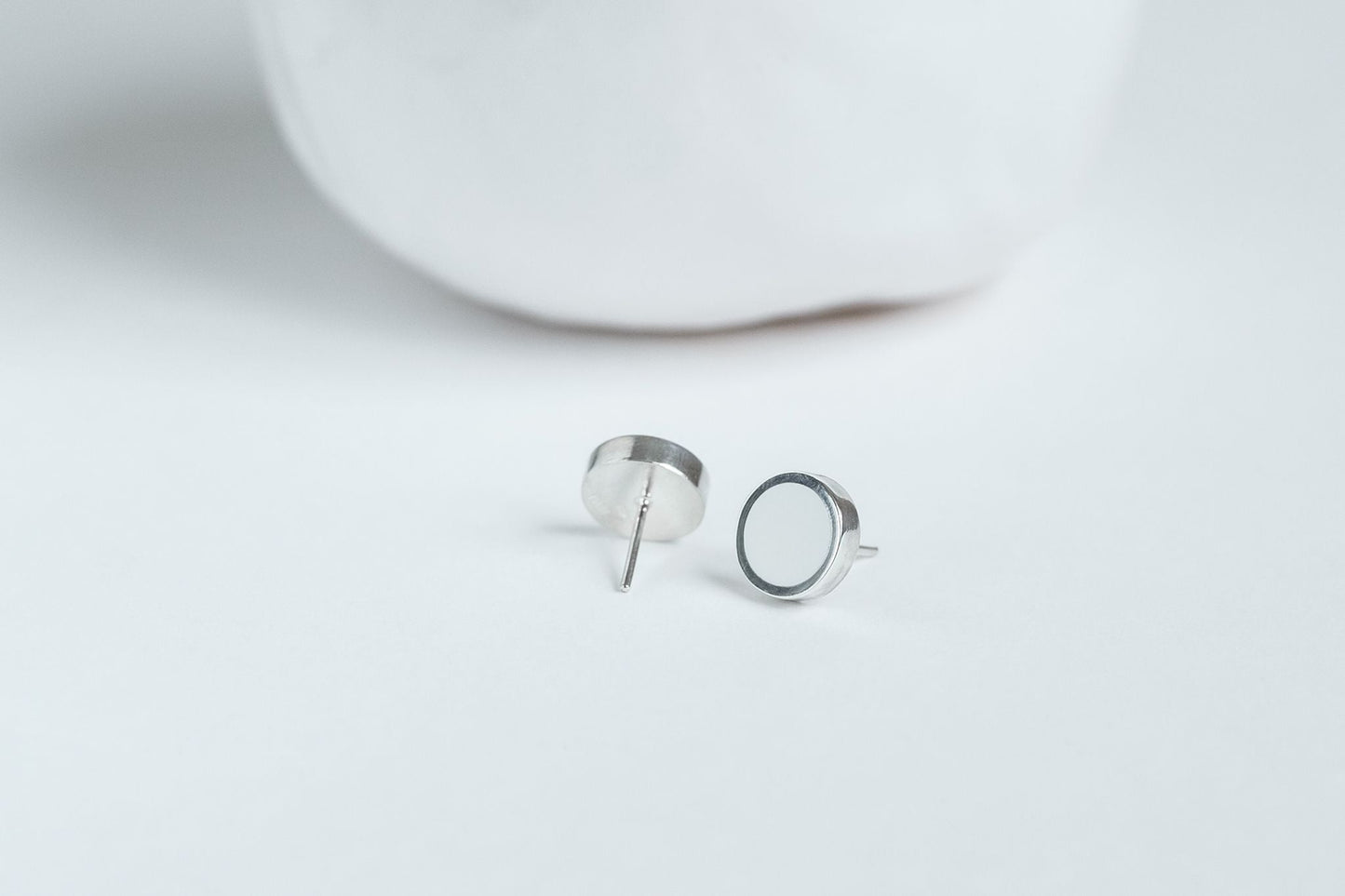 Stud earrings "Circle" (12 mm) with enamel