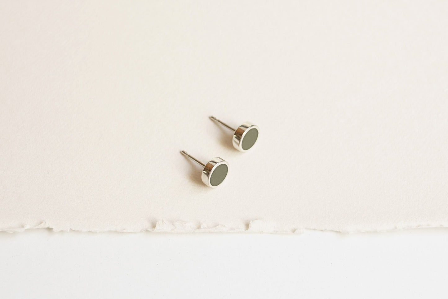 Stud earrings "Circle" (8 mm) with enamel