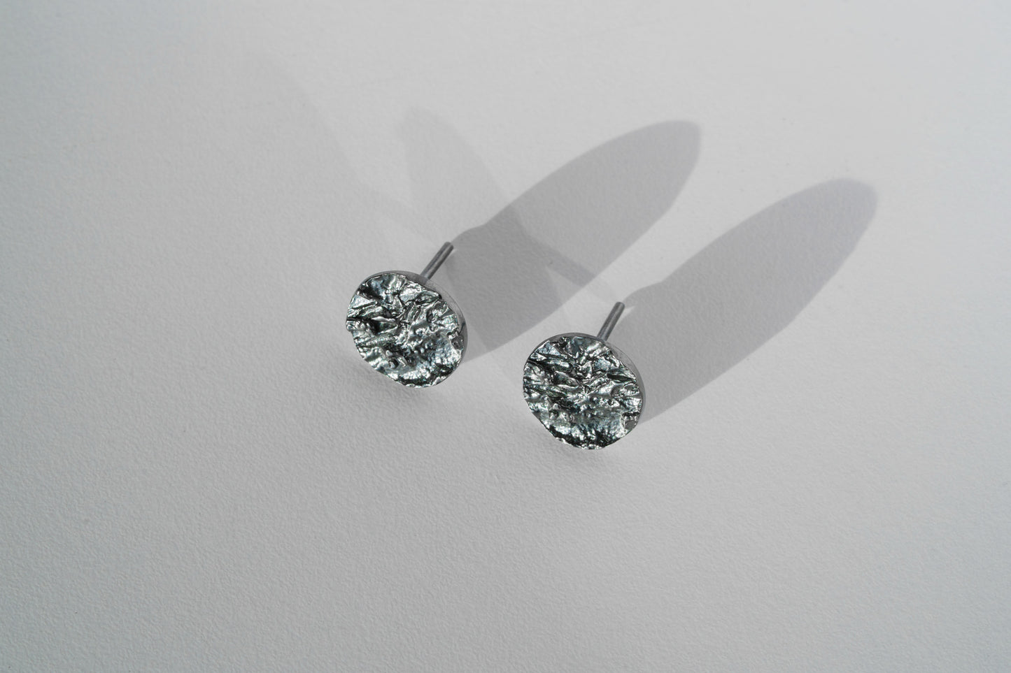 Disc earrings "Water surface" (10 mm) blackened