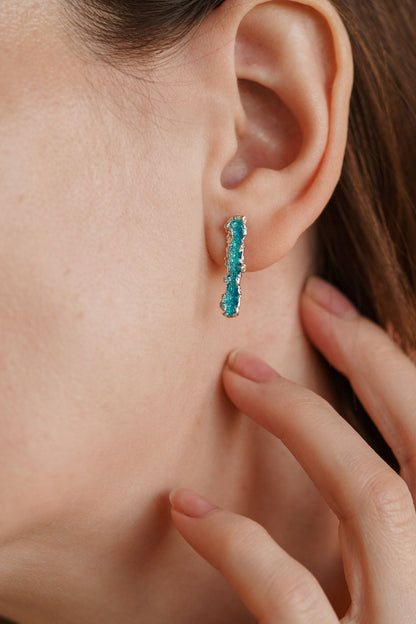 Stud-earrings "Wave" (4x20 mm) emerald