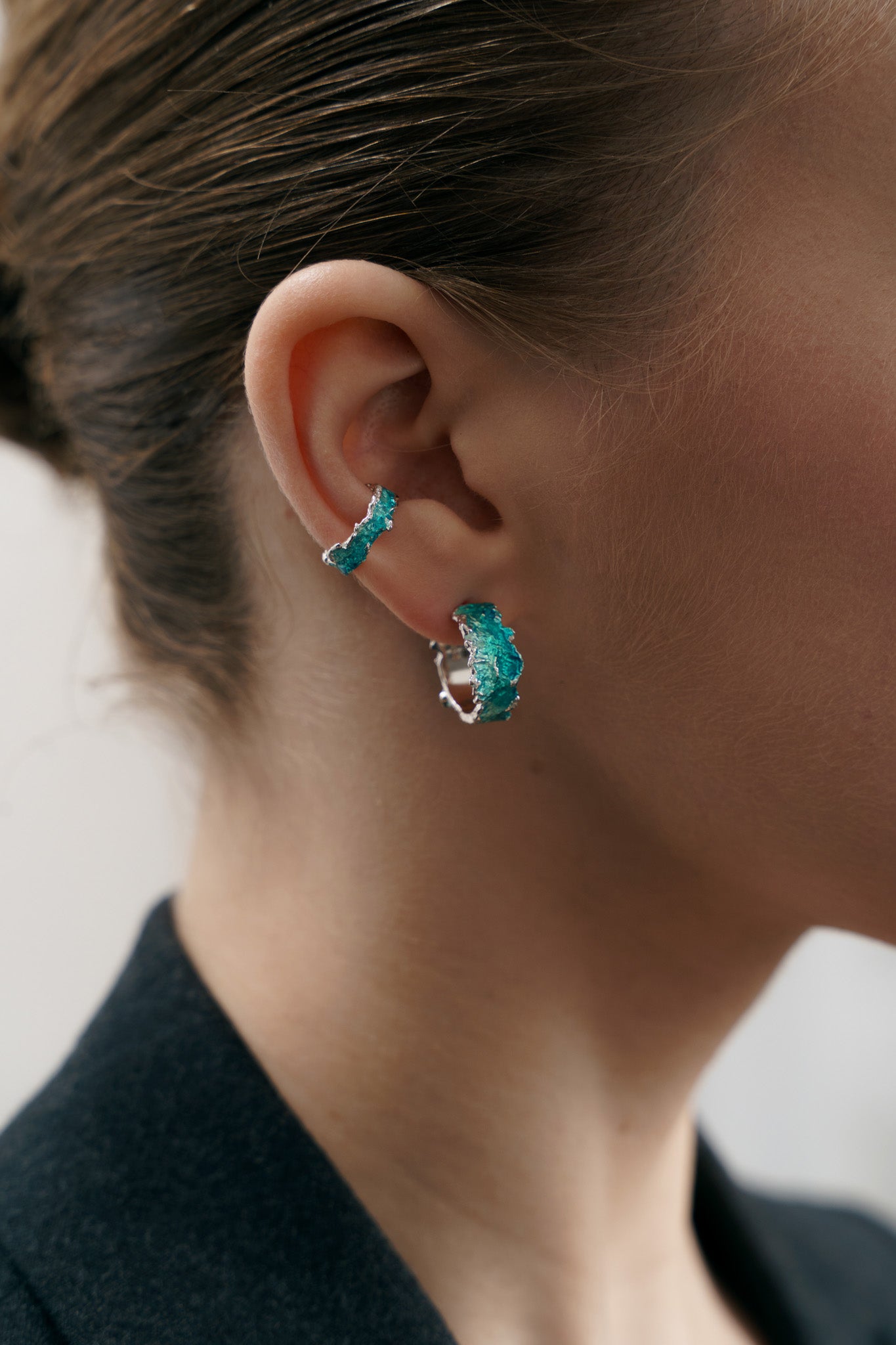 Congo earrings "Wave" (6 mm/15 mm) emerald