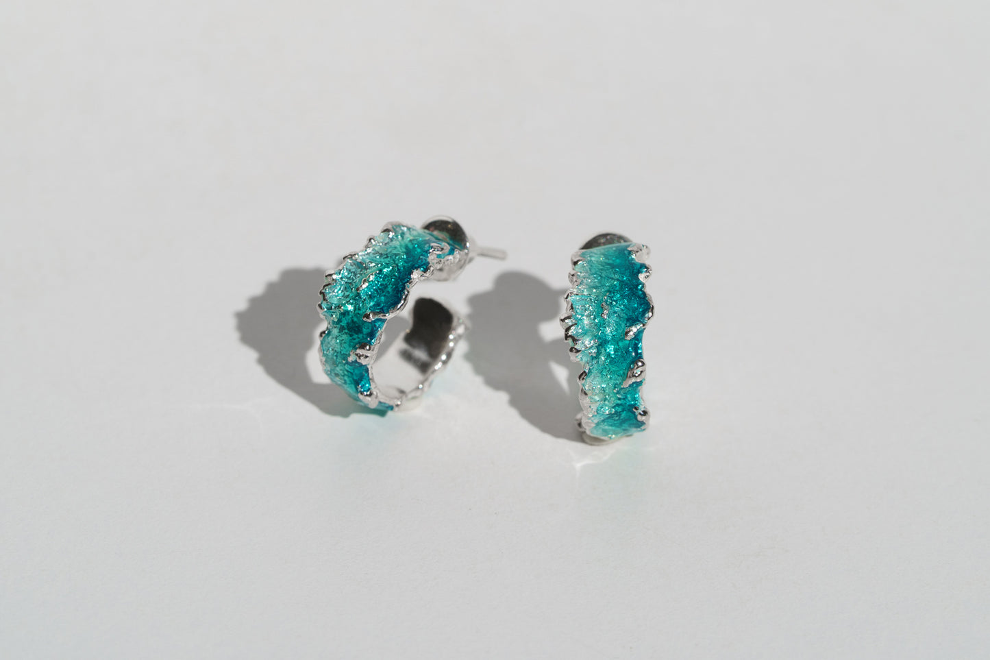 Congo earrings "Wave" (6 mm/15 mm) emerald