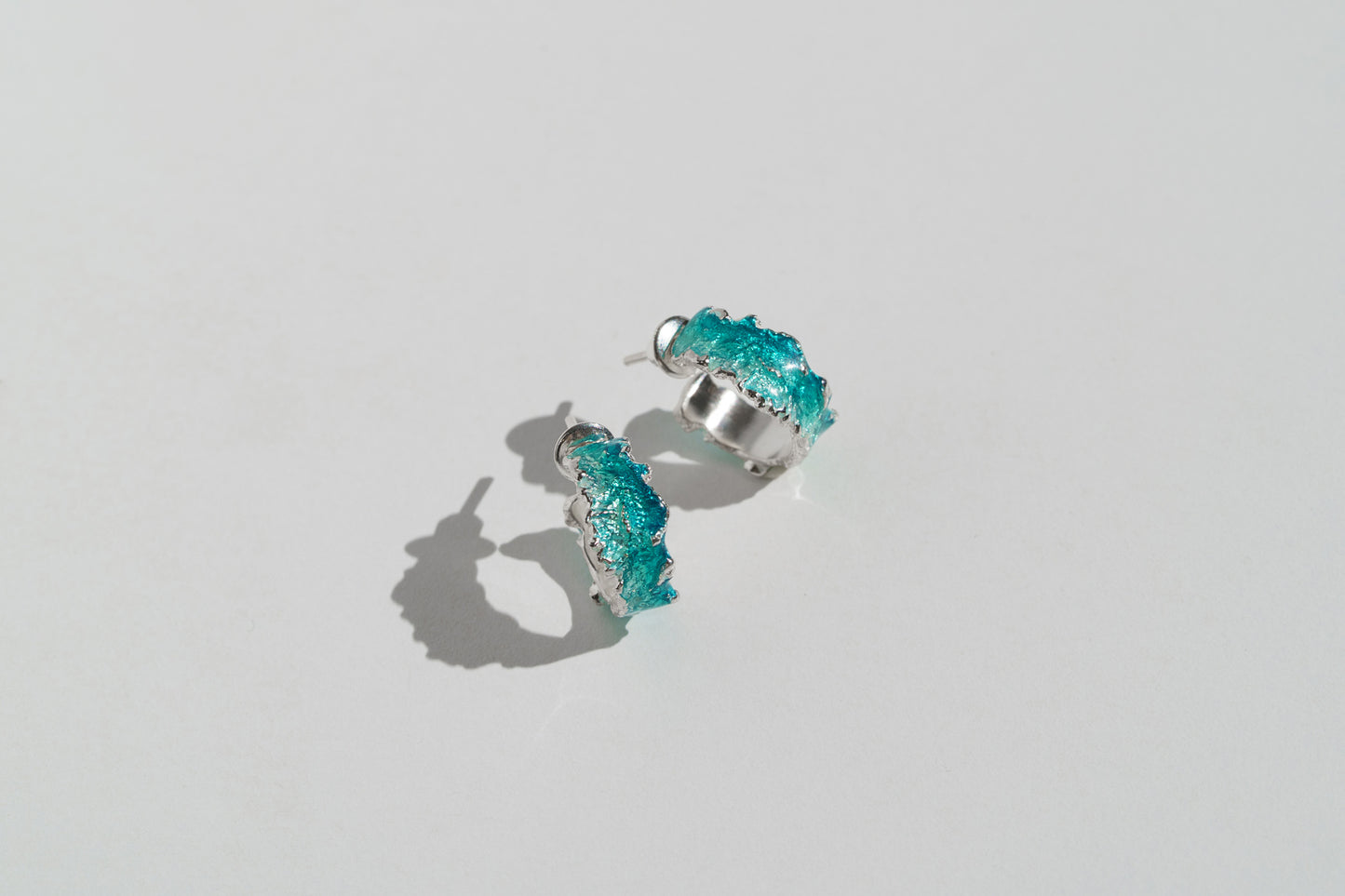 Congo earrings "Wave" (6 mm/15 mm) emerald