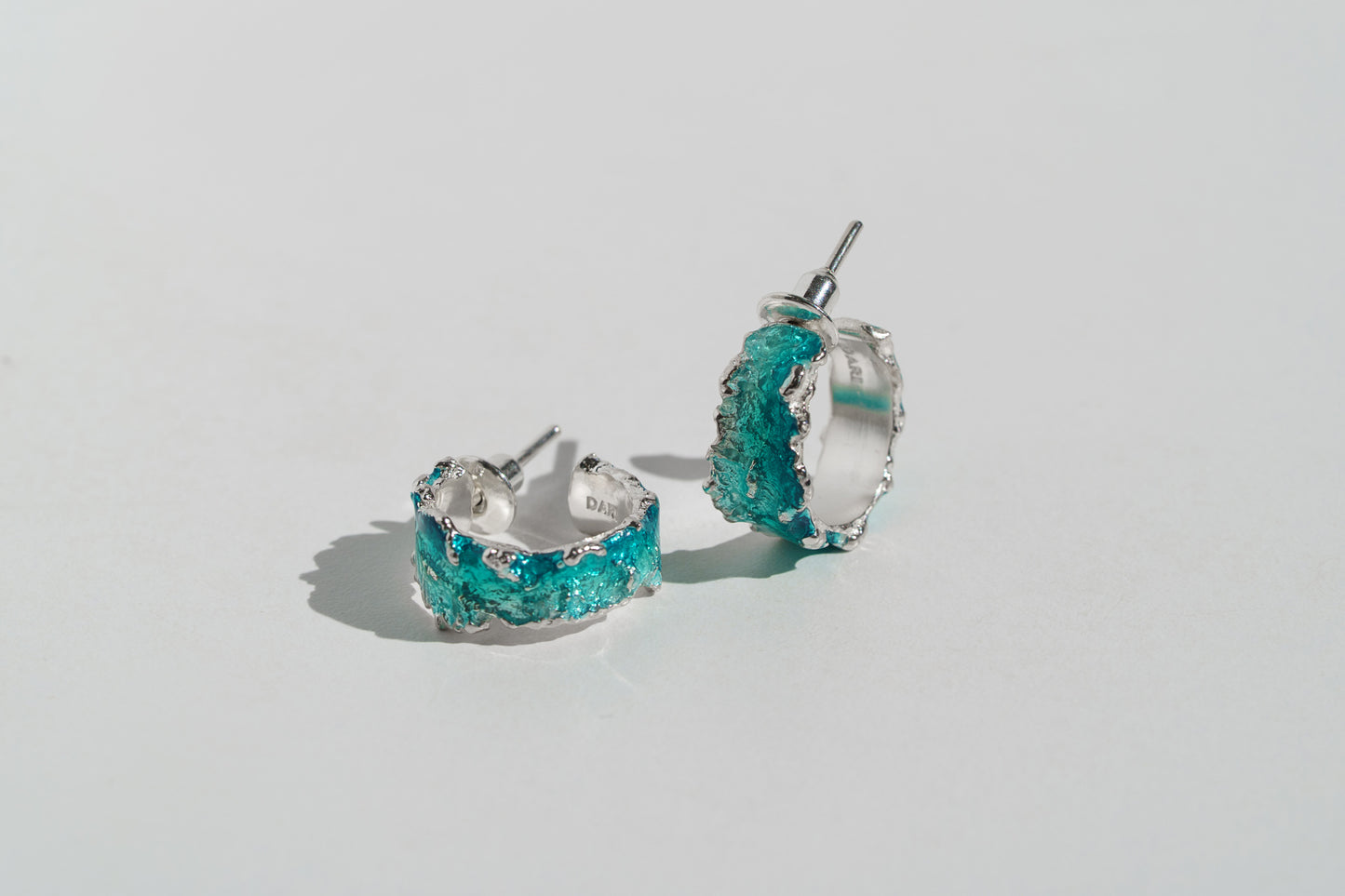Congo earrings "Wave" (6 mm/15 mm) emerald