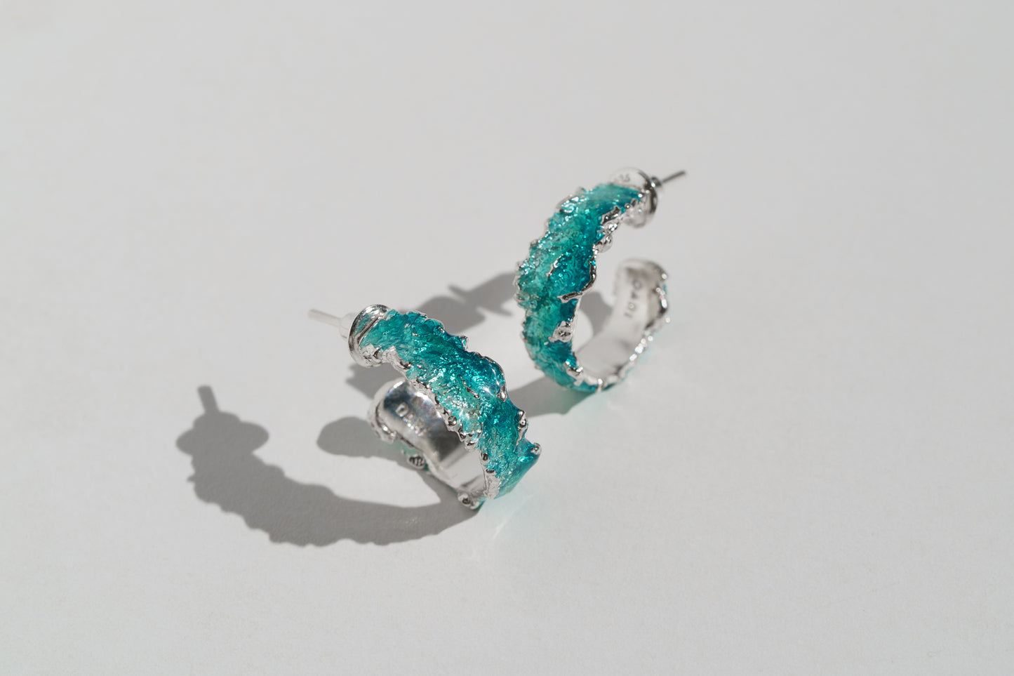 Congo earrings "Wave" (6 mm/20 mm) emerald