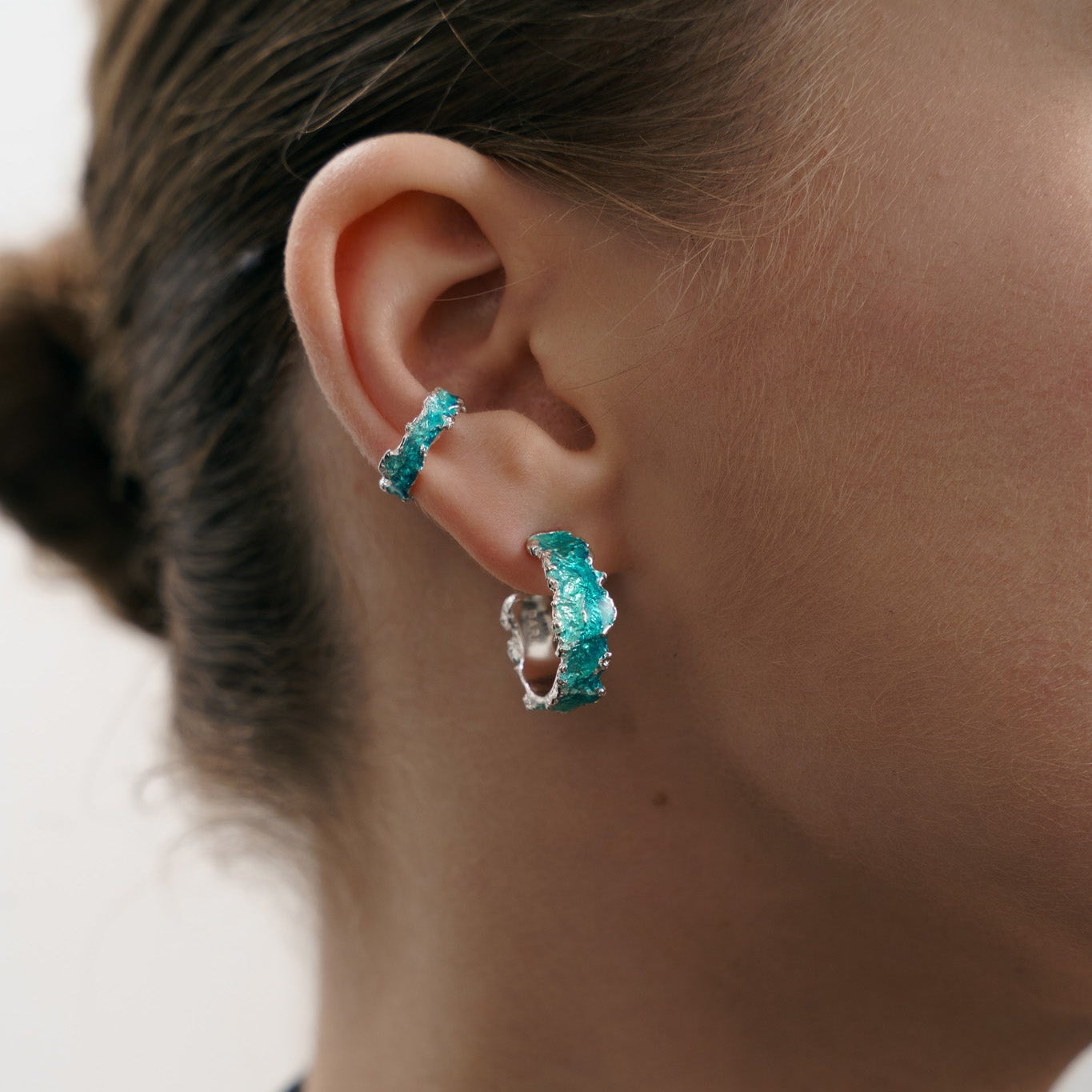 Congo earrings "Wave" (6 mm/20 mm) emerald