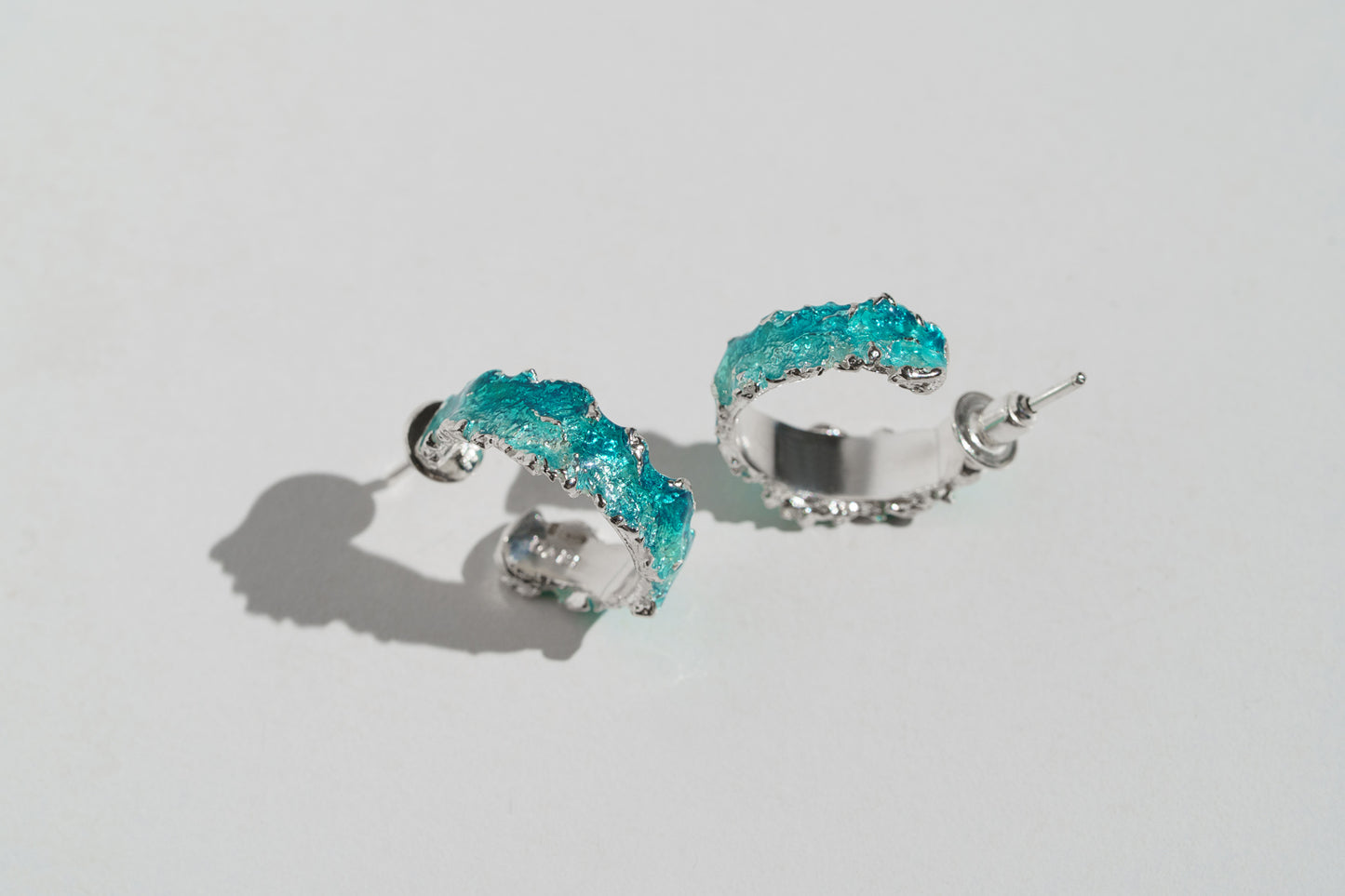 Congo earrings "Wave" (6 mm/20 mm) emerald