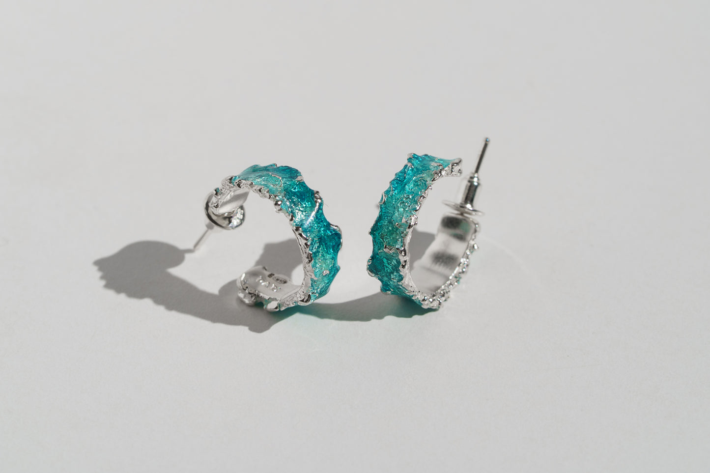 Congo earrings "Wave" (6 mm/20 mm) emerald