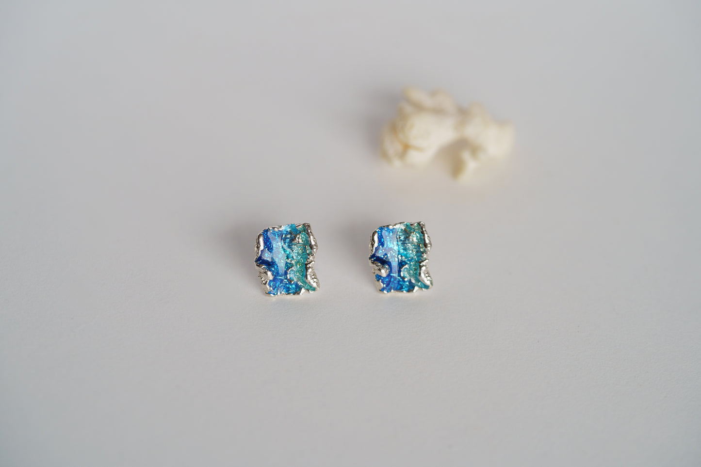 Stud earrings "Wave" blue (8х10 мм)