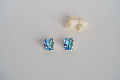 Stud earrings "Wave" blue (8х10 мм)