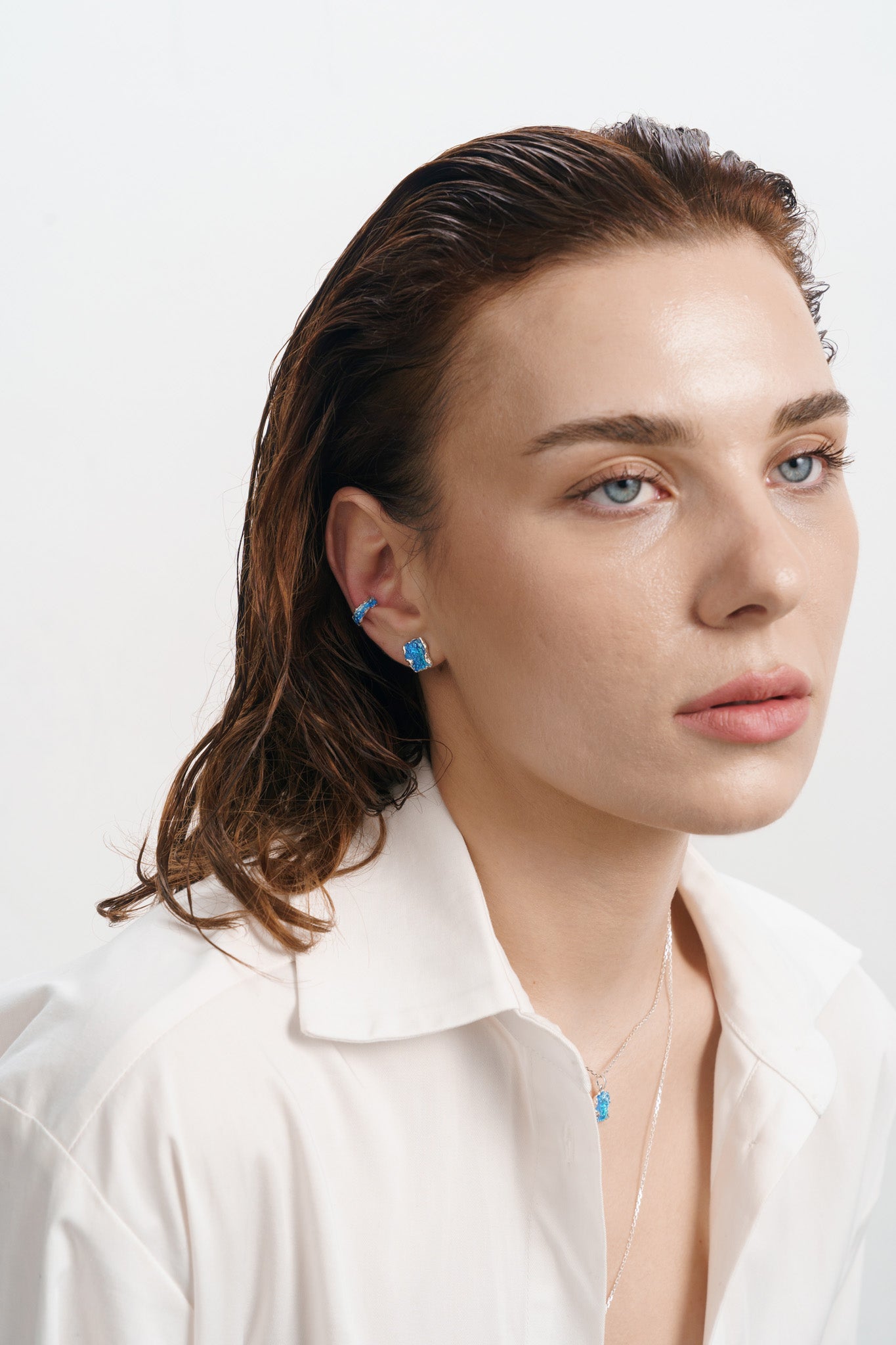 Stud earrings "Wave" blue (8х10 мм)