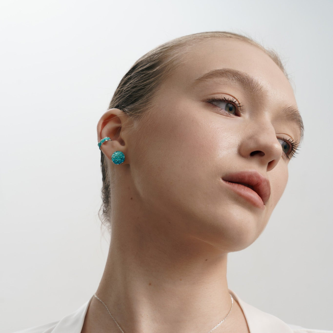 Disc earrings "Wave" (10 mm) emerald