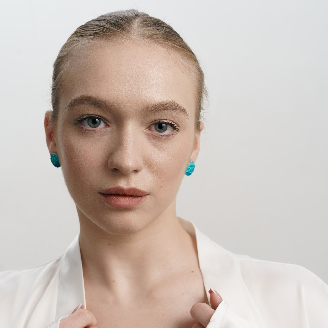 Disc Earrings "Wave" emerald (15 mm)