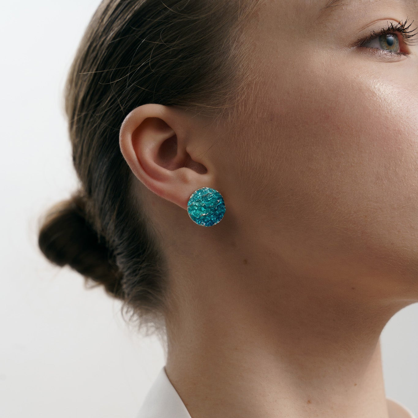 Disc Earrings "Wave" emerald (15 mm)
