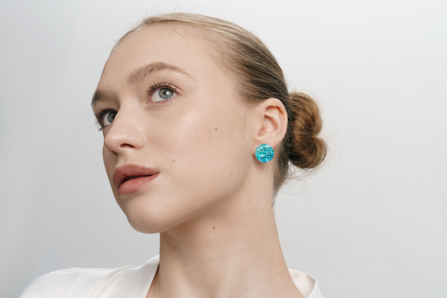 Disc Earrings "Wave" emerald (15 mm)