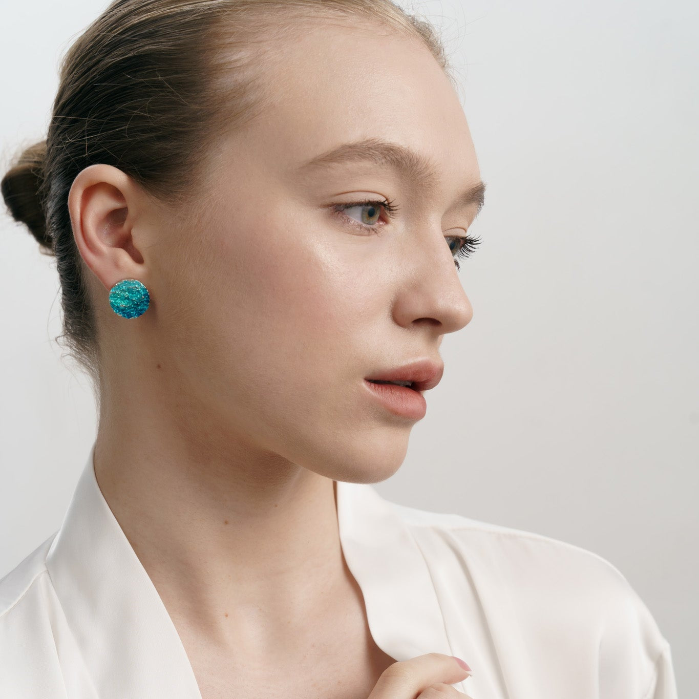 Disc earrings "Wave" (15 mm) emerald
