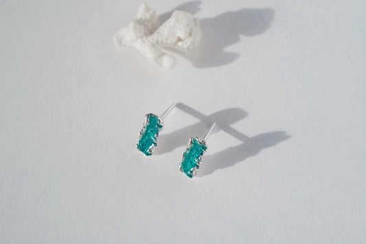Stud-earrings "Wave" (4x10 mm) emerald