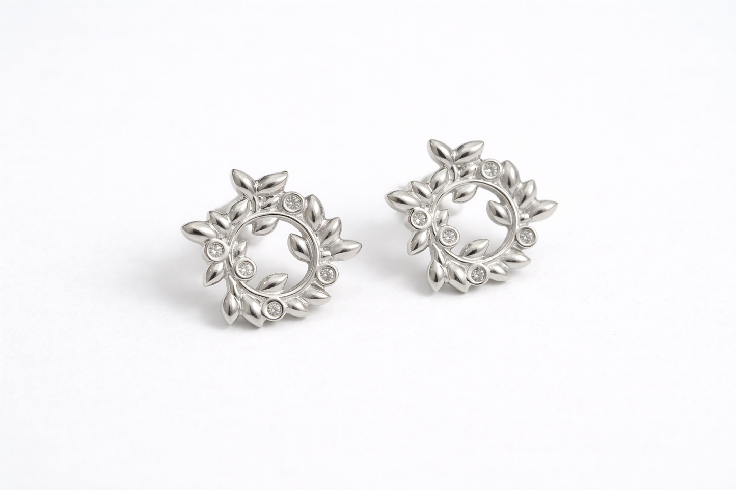 Stud earrings "Wreath" with gemstones