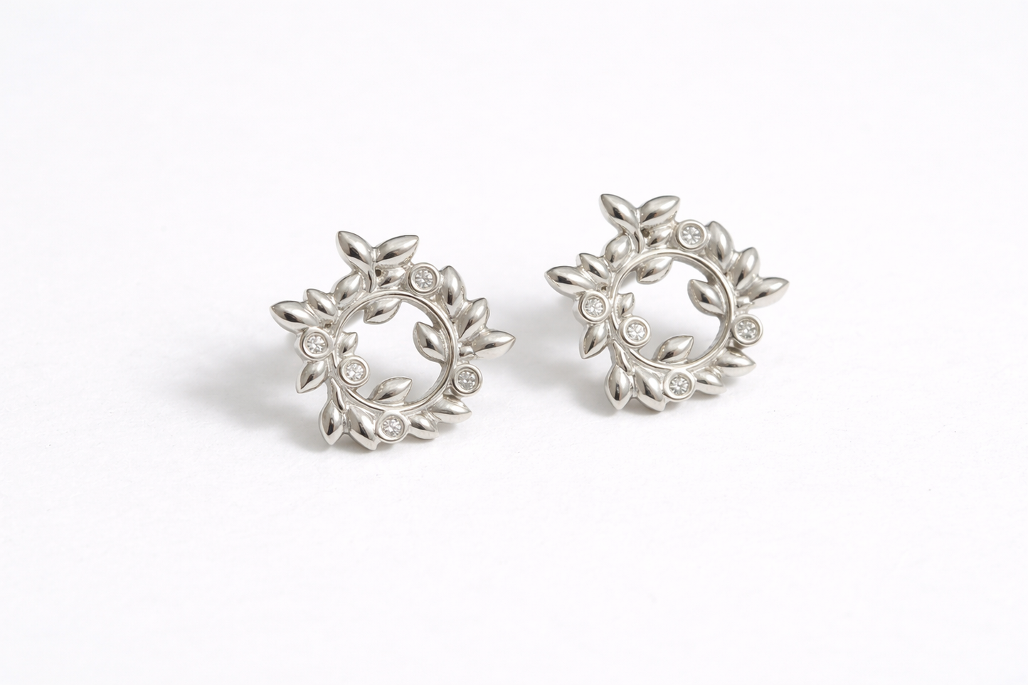 Stud earrings "Wreath" with gemstones