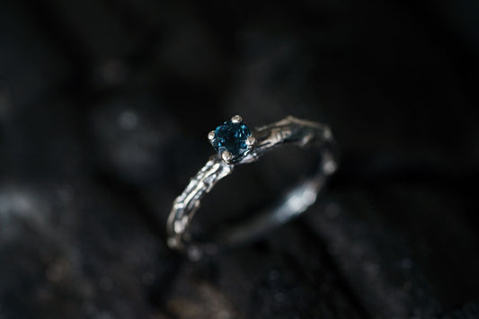 Ring «Dark Vine» with a 3.5 mm London Blue Topaz
