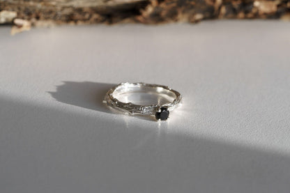 Ring "Light vine" (gemstone 3,5 mm)