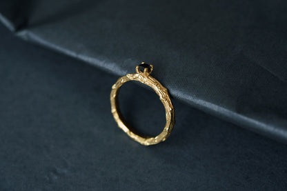Ring "Light vine" (gemstone 3,5 mm)
