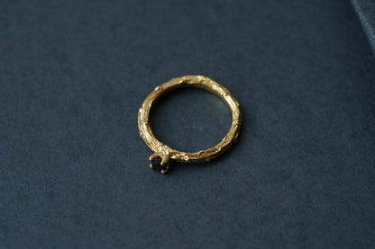Ring "Light vine" (gemstone 3,5 mm)