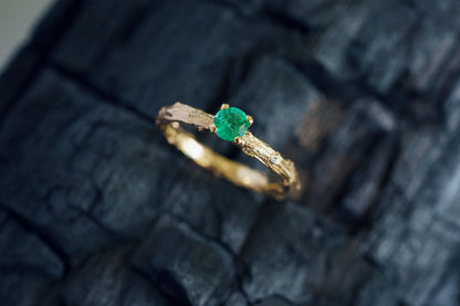 Ring "Light vine" (gemstone 3,5 mm)