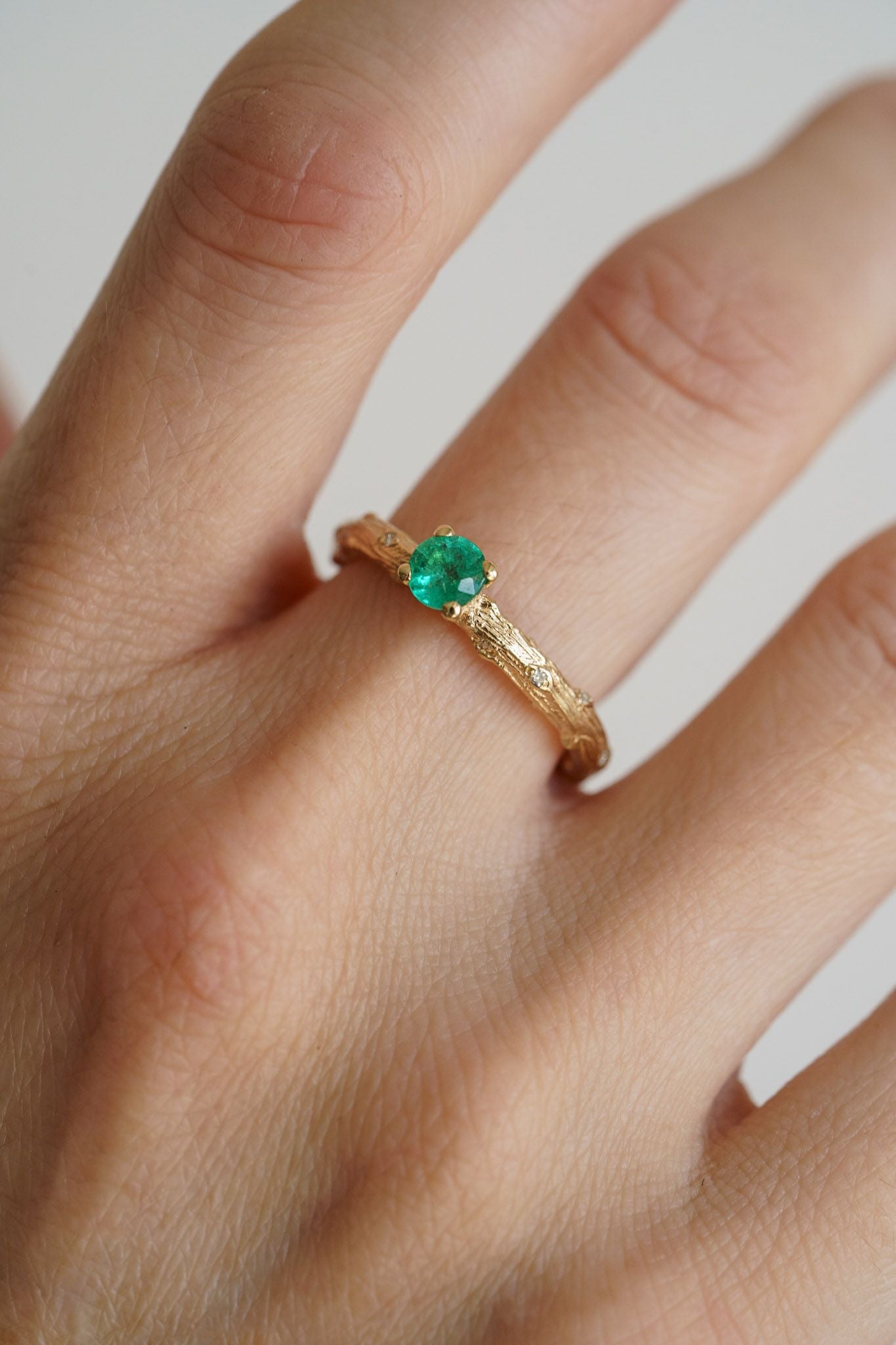 Wedding ring "Light Vine" (gemstone 3,5 mm)