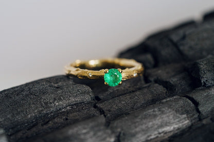 Ring "Light vine" (gemstone 3,5 mm)