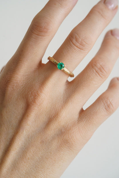 Ring "Light vine" (gemstone 3,5 mm)