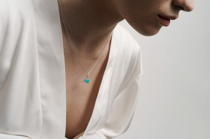 Pendant "United" textured with emerald enamel