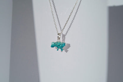 Pendant "United" textured with emerald enamel