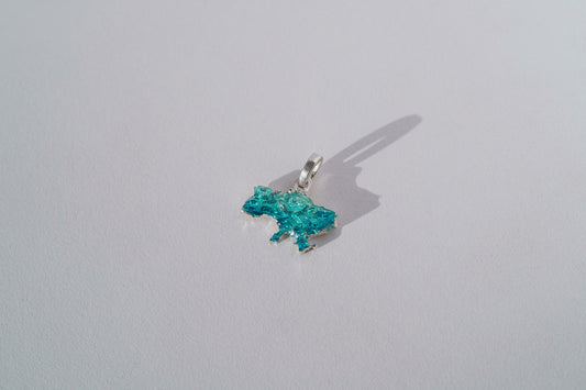Pendant "United" textured with emerald enamel