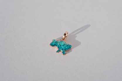 Pendant "United" textured with emerald enamel