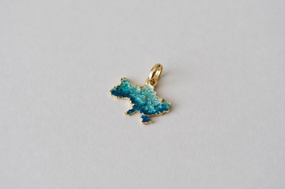 Pendant "United" textured with emerald enamel