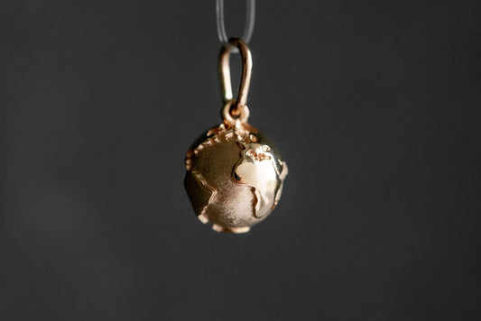 Pendant "Planet earth is my home" (10 mm)