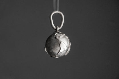 Pendant "PLANET EARTH IS MY HOME" (10 mm)