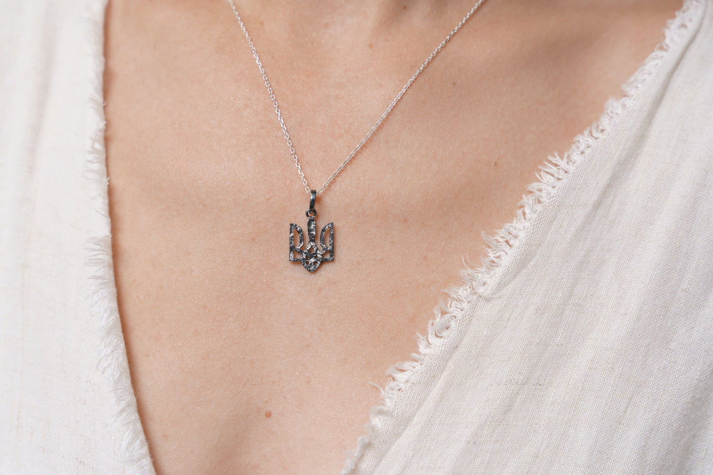 Pendant "Trident" texutured