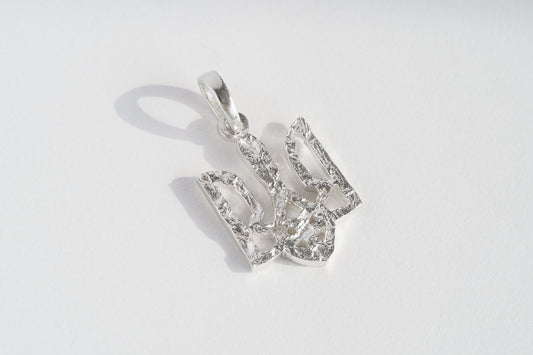 Pendant "Trident" textured