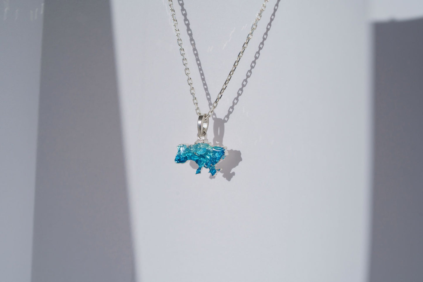 Pendant "United" textured with blue enamel