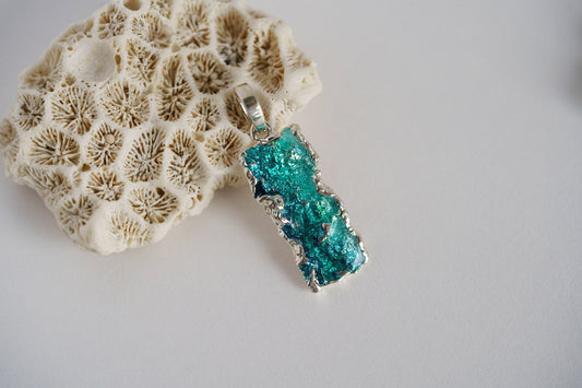 Pendant "Wave" (10x20 mm) emerald