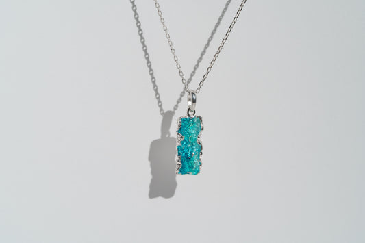 Pendant "Wave" (10x20 mm) emerald