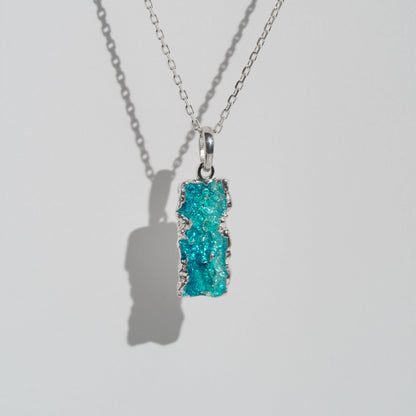 Pendant "Wave" (10x20 mm) emerald